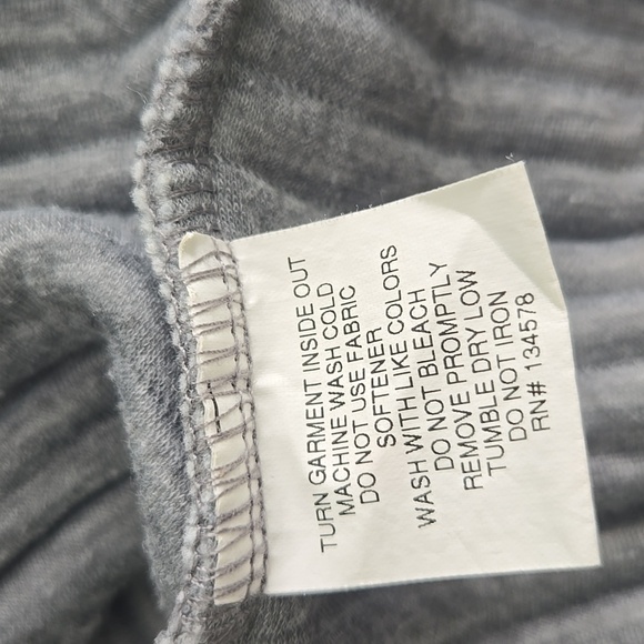 Vineyard Vines Quilted Gray Vest With Side Zipper Pockets XL - Picture 7 of 7